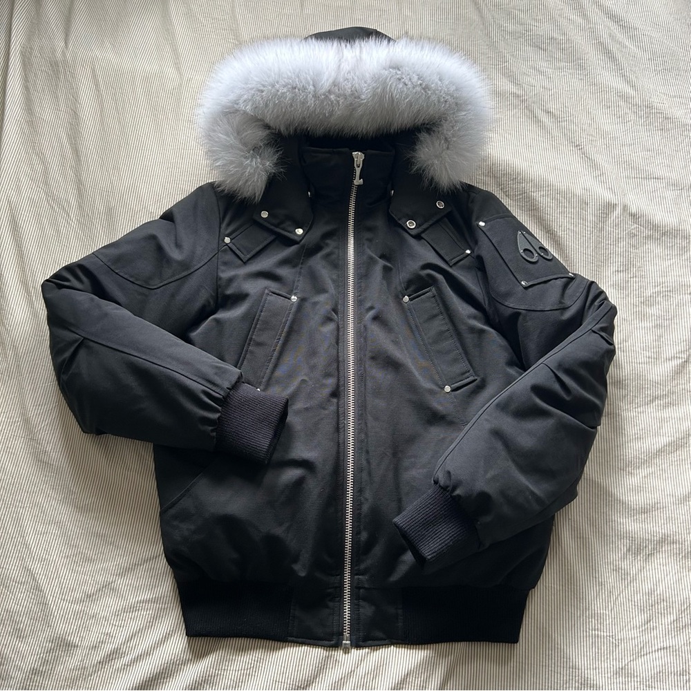 MOOSE KNUCKLES
MENS BALLISTIC BOMBER SHEARLING - BLACK/NATURAL
WHITE FOX FUR